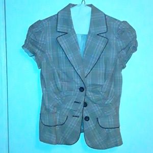 Short sleeve blazer/suit jacket